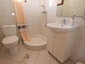 Standard Apartment, 1 Bedroom (1103/9539) | Bathroom | Shower, hair dryer, towels