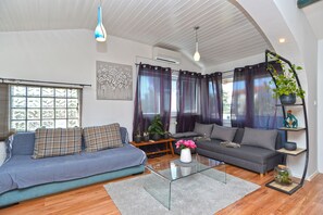 Standard Apartment, 2 Bedrooms (0283) | Living area | TV