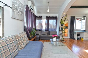 Standard Apartment, 2 Bedrooms (0283) | Living area | TV - Apartment 1113 (Fazana)