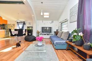 Standard Apartment, 2 Bedrooms (0283) | Living area | TV