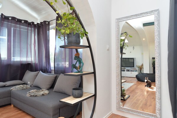 Standard Apartment, 2 Bedrooms (0283) | Living area | TV - Apartment 1113 (Fazana)