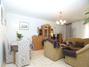 Standard Apartment, 3 Bedrooms (0285) | Living area | TV