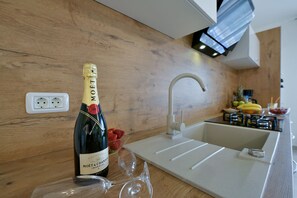 Standard House, 2 Bedrooms (0287) | Private kitchen | Fridge, microwave, oven, stovetop - House 1125 (Vodnjan)