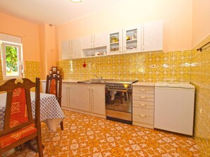 Appartement Standard, 2 chambres (0290) | Cuisine privée | Réfrigérateur, four, plaque de cuisson, bouilloire électrique
