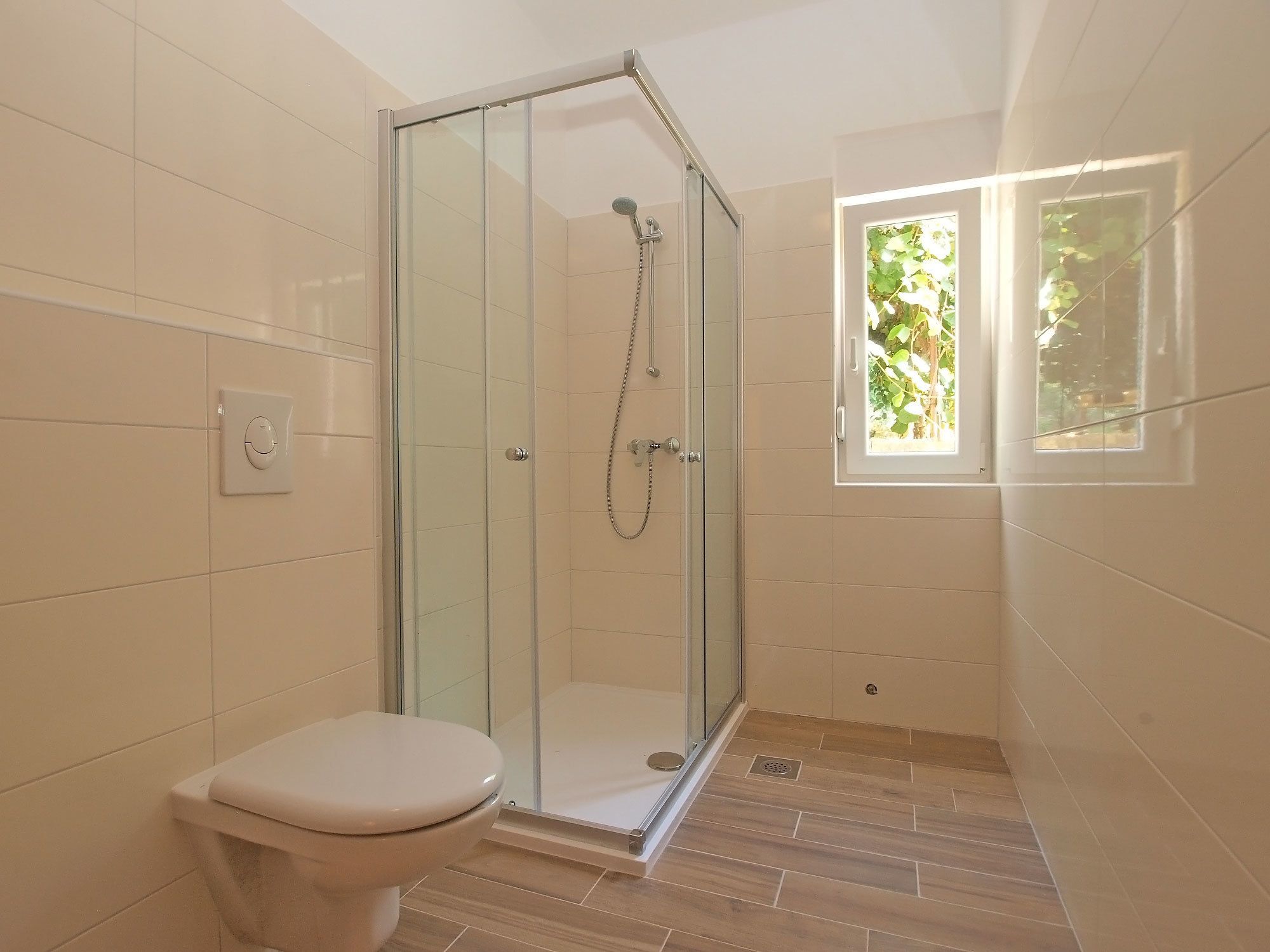 Standard Apartment, 2 Bedrooms (0290) | Bathroom | Shower, hair dryer, towels