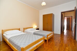 4 bedrooms, iron/ironing board, free WiFi, bed sheets - Apartment 1168 (Fazana)
