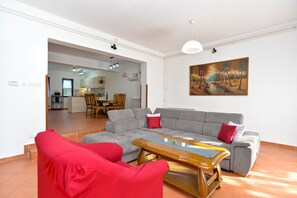 Standaard appartement, 4 slaapkamers (0292) | Woonruimte | Televisie