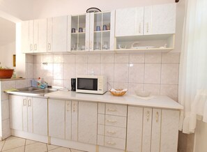 Standard Apartment, 1 Bedroom (0293) | Private kitchen | Fridge, microwave, oven, stovetop - Apartment 1169 (Fazana)