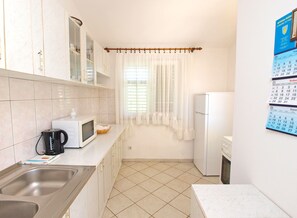 Standard Apartment, 1 Bedroom (0293) | Private kitchen | Fridge, microwave, oven, stovetop - Apartment 1169 (Fazana)