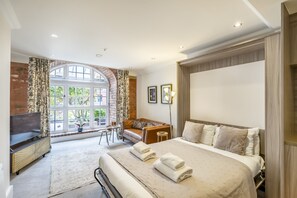 1 chambre, fer et planche à repasser, accès à Internet