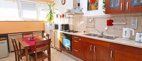 Leilighet – standard, 2 soverom (0295) | Spiseområde på rommet