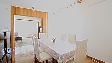 Standard-Apartment, 4 Schlafzimmer (1198/11016) | Wohnbereich | Fernseher