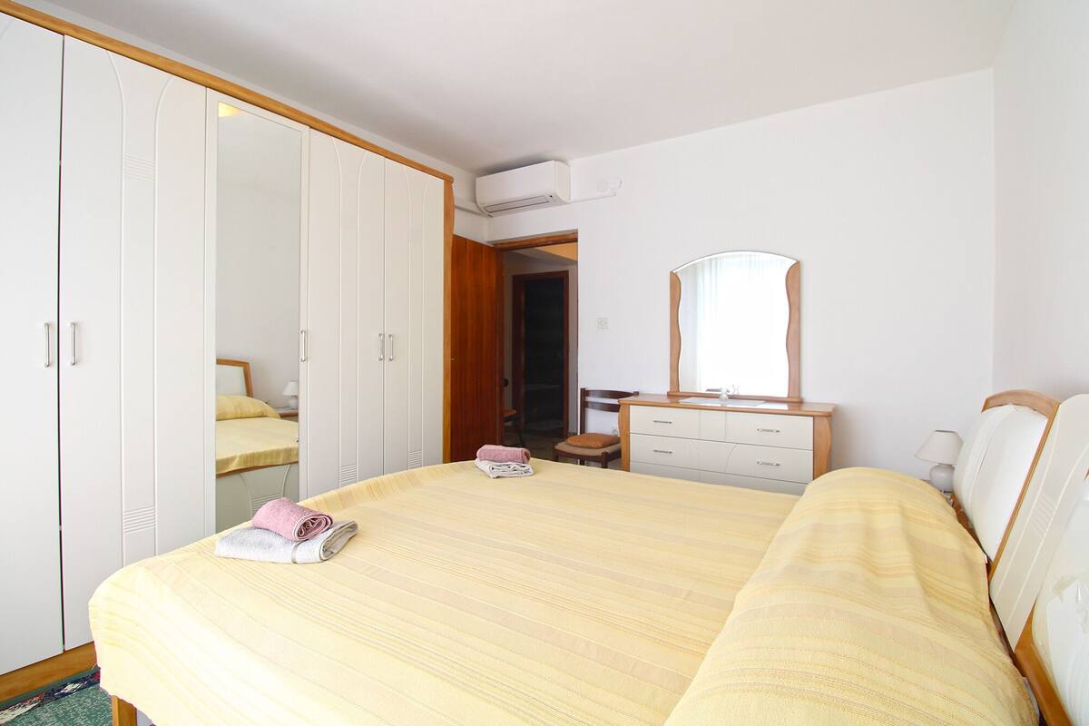Standard Apartment, 4 Bedrooms (1198/11016) | 4 bedrooms, iron/ironing board, WiFi (free), bed sheets