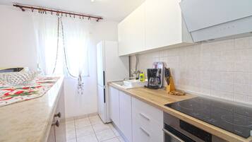 Standard-Apartment, 4 Schlafzimmer (1198/11014) | Eigene Küche | Kühlschrank, Ofen, Herdplatte, Wasserkocher mit Kaffee-/Teezubehör