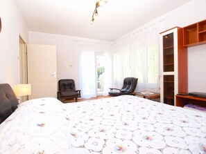 Standard House, 2 Bedrooms (0298) | 3 bedrooms, iron/ironing board, free cribs/infant beds, free WiFi - House 1201 (Medulin)