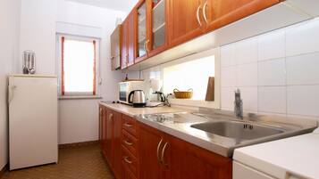 Hus – standard, 2 soverom (0298) | Eget kjøkken | Kjøleskap, kokeplater, kaffetrakter/tekoker og vannkoker