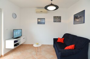 Standard House, 1 Bedroom (0300) | Living area | TV - Apartment 1203 (Pula)