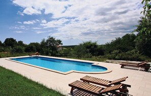 Kolam renang outdoor