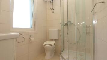 Standard-Apartment, 2 Schlafzimmer (0303) | Badezimmer