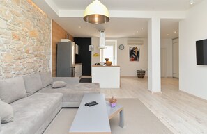 Standard House, 3 Bedrooms (0305) | Living area - House 1231 (Pula)