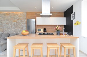 Standard House, 3 Bedrooms (0305) | Living area - House 1231 (Pula)