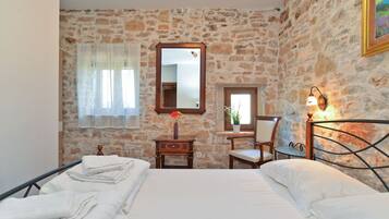 Standard Villa, Multiple Bedrooms (0306) | 7 bedrooms, iron/ironing board, free cribs/infant beds, free WiFi