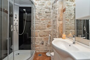 Standard Villa, Multiple Bedrooms (0306) | Bathroom