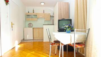 Standard Studio, 1 Bedroom (1265/12157) | In-room dining