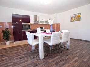 Standard House, 2 Bedrooms (0309) | In-room dining