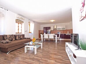 Standard-Haus, 2 Schlafzimmer (0309) | Wohnbereich