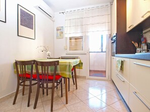 Apartamento standard, 1 quarto (0311) | Cozinha privada | Geladeira, fogão, cooktop, chaleira elétrica