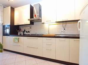Appartamento Standard, 1 camera da letto (0311) | Cucina privata | Frigorifero, forno, piano cottura, bollitore elettrico