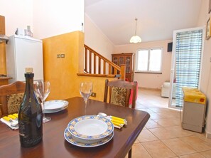 Standard-Haus, 2 Schlafzimmer (0314) | Essbereich im Zimmer