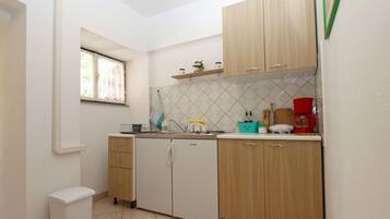 Standard Apartment, 1 Bedroom (1318/12540) | Private kitchen | Fridge, stovetop, coffee/tea maker, electric kettle