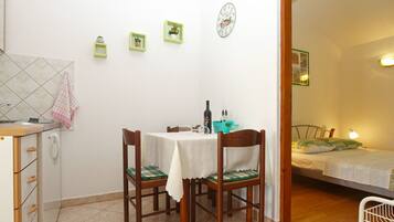 Standard Apartment, 1 Bedroom (1318/12541) | Living area | TV