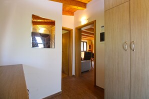 Casa Standard, 1 camera da letto (0321) | Area soggiorno | TV