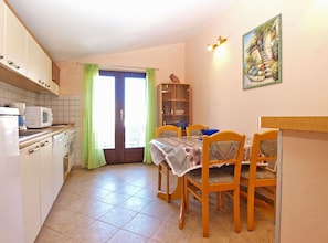 Apartamento estándar, 2 habitaciones (1324/12554) | Cocina privada | Frigorífico, horno, placa de cocina y hervidor eléctrico