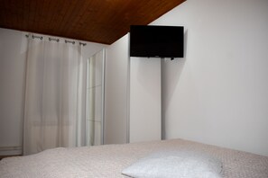 2 chambres, lits bébé (gratuits), Wi-Fi gratuit, draps fournis