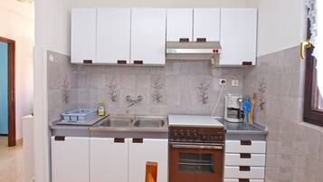 Standard Apartment, 2 Bedrooms (1334/12594) | Private kitchen
