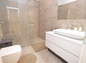 Standard House, 1 Bedroom (0326) | Bathroom