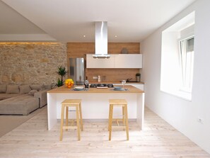 Standard House, 1 Bedroom (0326) | Private kitchen | Fridge, oven, stovetop, electric kettle - House 1338 (Pula)