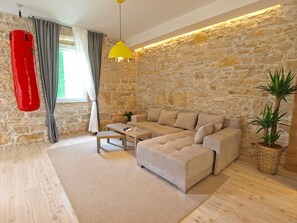 Standard House, 1 Bedroom (0326) | Living room | TV - House 1338 (Pula)