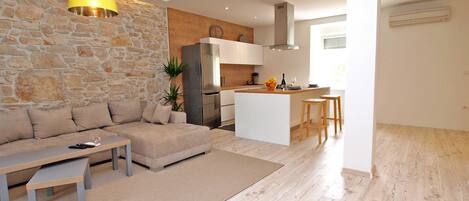 Standard House, 1 Bedroom (0326) | Living room