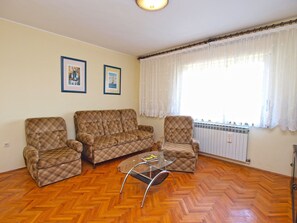 Standard Apartment, 2 Bedrooms (0327) | Living room | TV - Apartment 1341 (Pula)