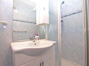 Standard Apartment, 2 Bedrooms (0329) | Bathroom sink - Apartment 1349 (Pula)