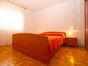 สแตนดาร์ดอพาร์ทเมนท์, 2 ห้องนอน (0329) | 2 ห้องนอน, เตารีด/โต๊ะรีดผ้า, Wi-Fi ฟรี, ผ้าปูที่นอน