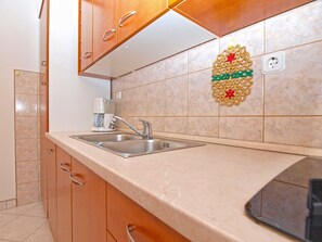 Standard Apartment, 2 Bedrooms (0329) | Private kitchen | Fridge, oven, stovetop, coffee/tea maker - Apartment 1349 (Pula)