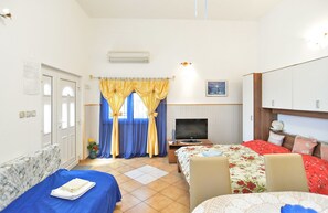 Standard Studio, 1 Bedroom (0333) | Living area