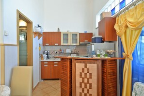 Standard Studio, 1 Bedroom (0333) | Private kitchen | Fridge, oven, stovetop, coffee/tea maker - Apartment 1374 (Pula)