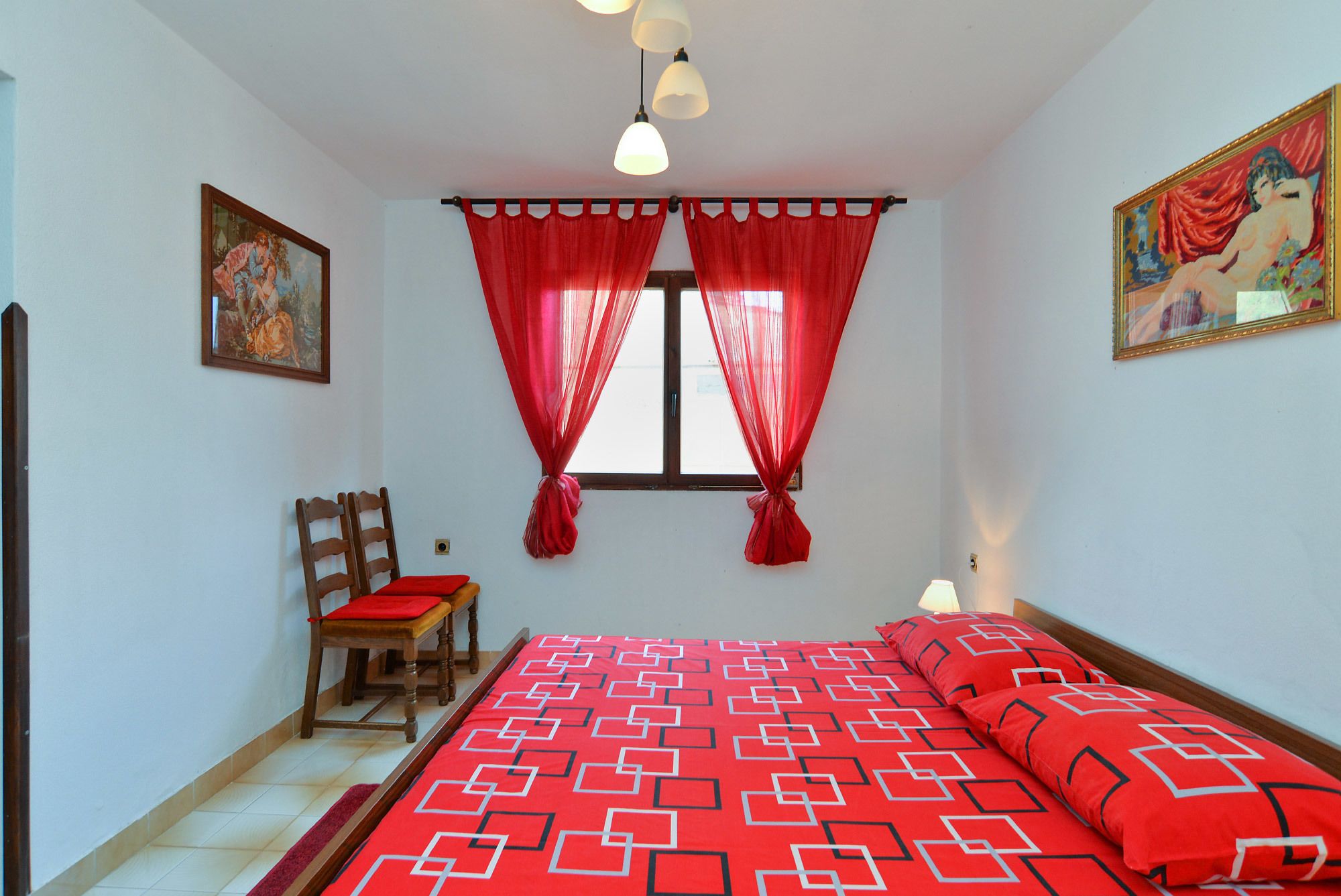 1 غرفة نوم ومكواة/لوح كي وواي فاي مجانًا وملاءات أسرّة